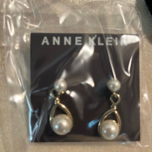 ANNE KLEIN Gold-Tone Imitation Pearl Twisted Drop Earrings NWT - Picture 4 of 5